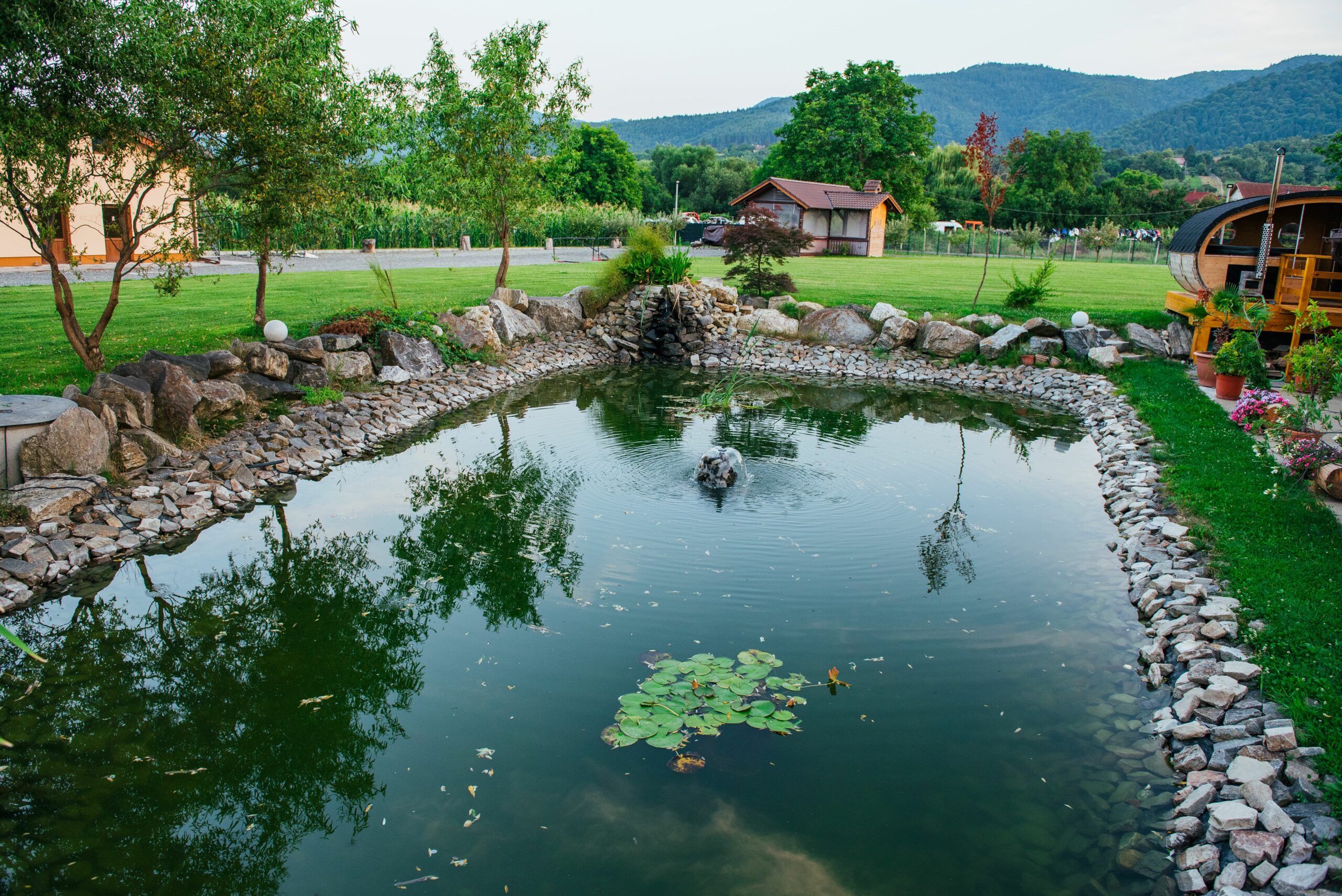 Rai Romanesc, cazare in marginimea sibiului,iaz